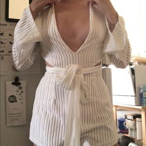 GUC Sabo Skirt Long Sleeve Wrap Romper Size Small White